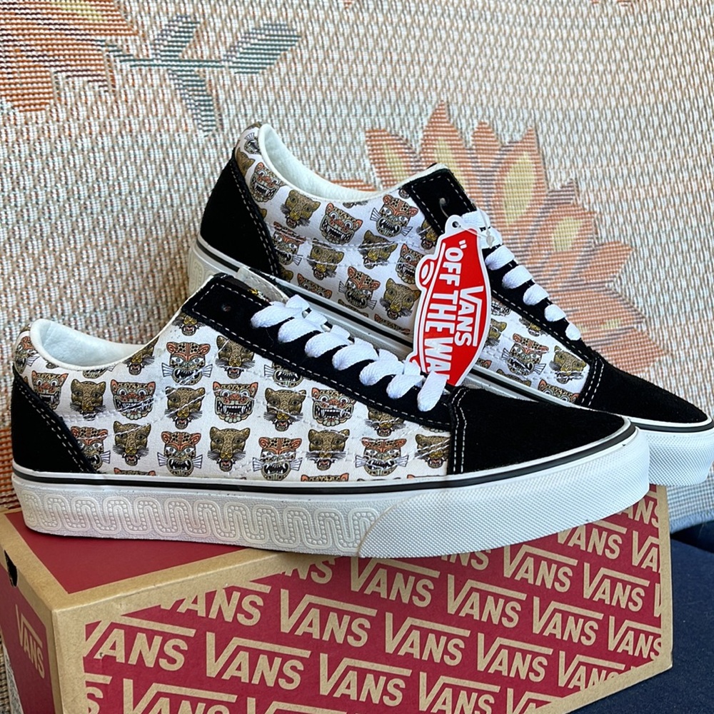 Vans Men’s Old Skool
Jaguar Black
VN0A5JMIBLK
sneakers - Picture 7 of 16